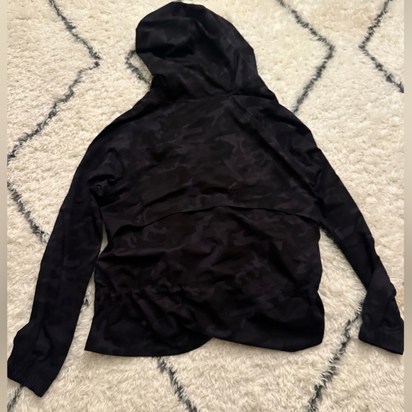 Lululemon pack it up jacket camo🍋 - Picture 8 of 10